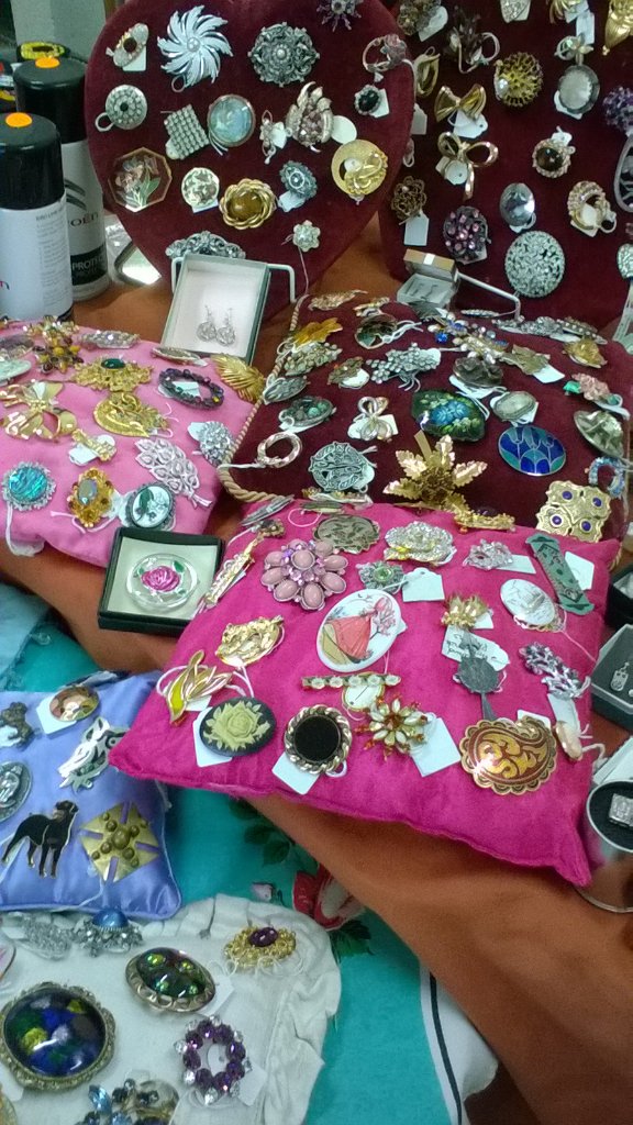 PinkPrincessSu's tweet photo. @EllieCRobinson TheOldSlateYard @FlowerCabin #ForestGate all set for Christmas Market Sun 6 Dec #socomeondown Pls Rt https://t.co/yYhNWekdAN