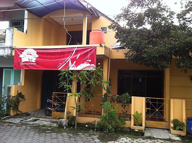 MeynaelTW's tweet photo. House of Djamurnesia #kripikjamurpertama #kmbinasi2in1 #djamurnesia #thanksGOD :D https://t.co/Tm4XrGM2rX