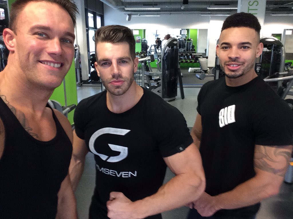 TimChaseFit's tweet photo. Went in hard this morning on shoulders &amp; calves with @Neiladamknight @curtistevens 👍

Forced reps for the win!! https://t.co/cigqeZxPbo