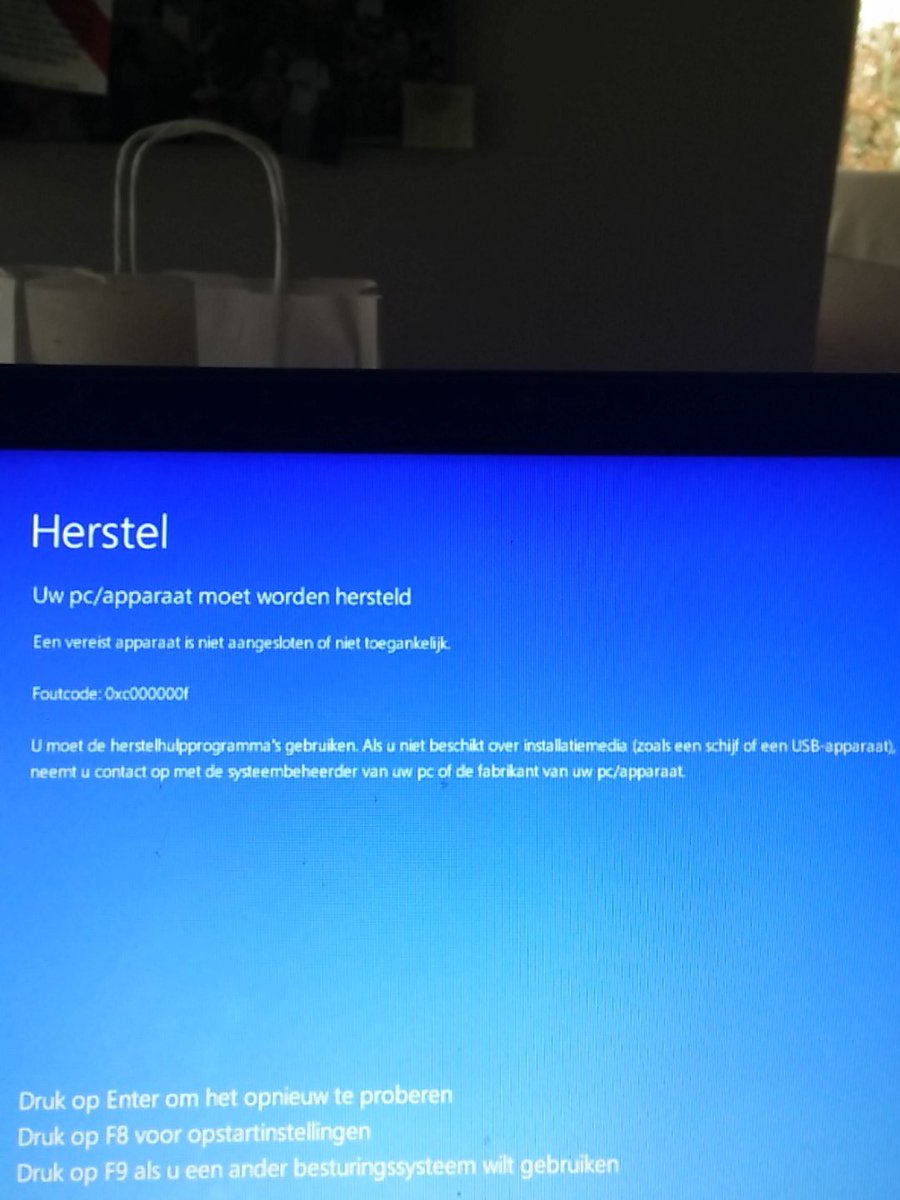 Nick_Deboever's tweet image. Iemand help me? #windows10 #Toshiba #foutcode #herstel