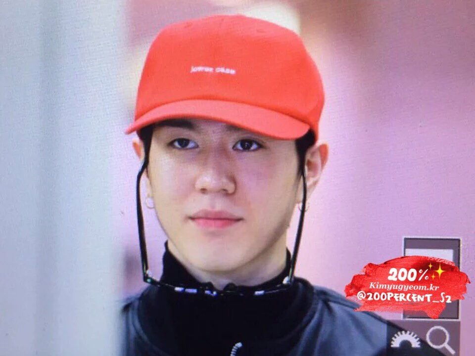 BABYGIANT_TH's tweet photo. 151205 #Yugyeom #got7 at incheon airport 

เทรนด์การใส่แว่นชนะเลิศอีกละค่ะ 5555
พ่อผู้นำเทรนด์
Cr:200percent_S2 https://t.co/U7a5HVErDq