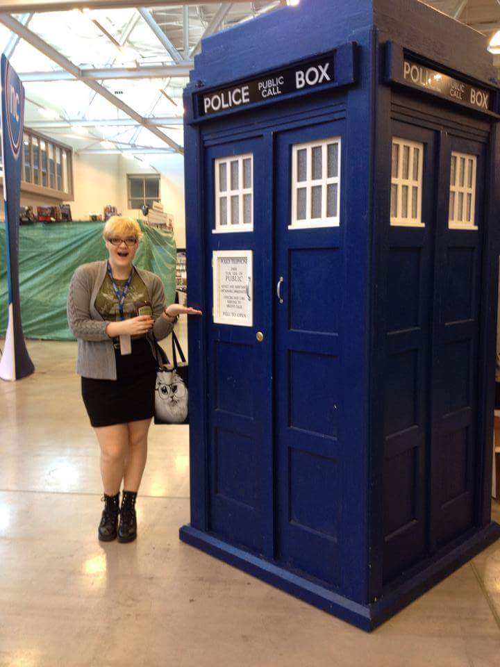 stick2thestory's tweet photo. It's a #DrWho morning .My Daughter Jessie with the #TARDIS and my TARDIS Pens made from Willow with water pearls. https://t.co/R0cammfw6H