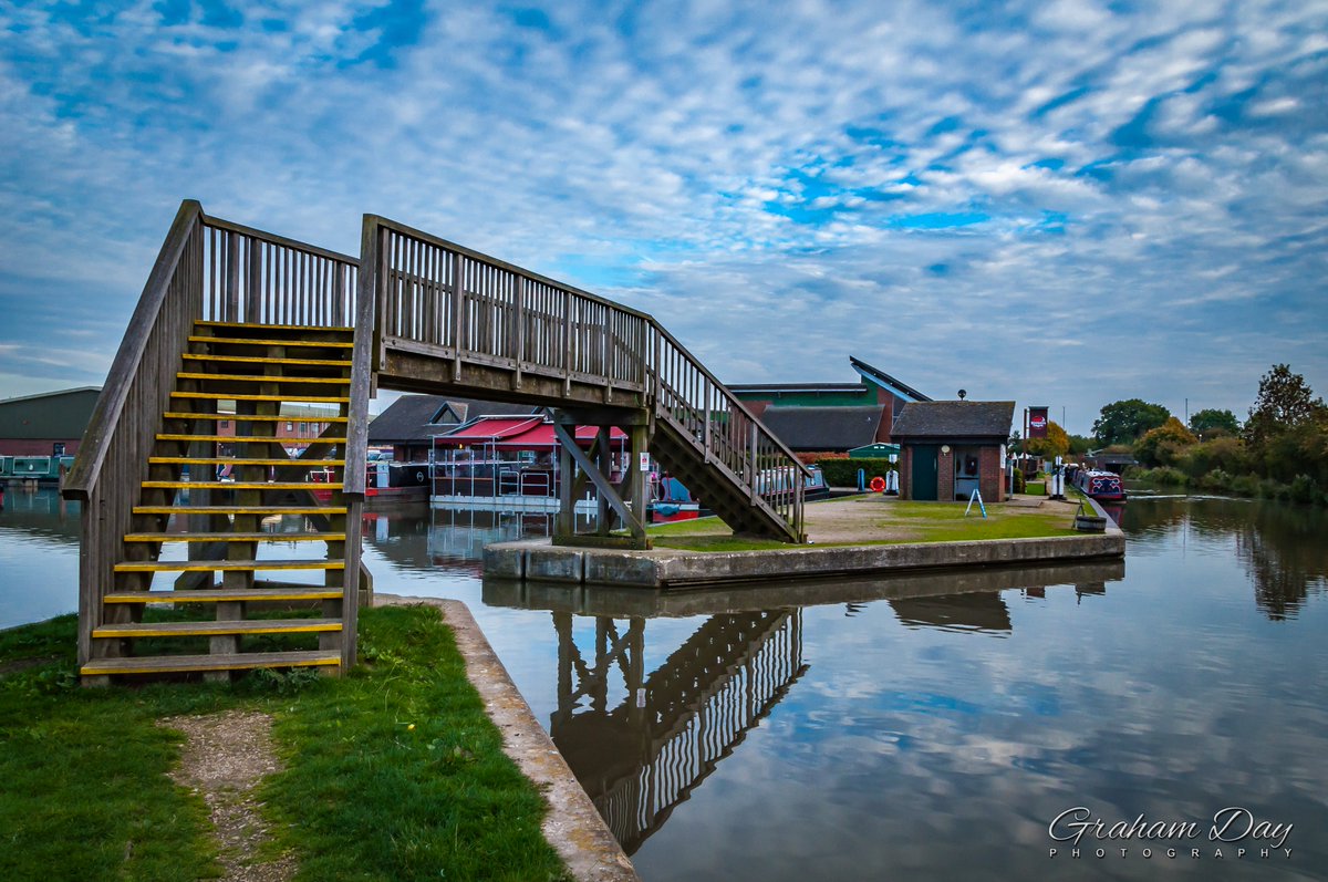 GrahamUK33's tweet photo. More #Photography of #TrinityMarina #AshbyCanal at https://t.co/T8G5ncoq6S @trinitymarinas @AshbyCanalCtr https://t.co/AuF0X1YeEt