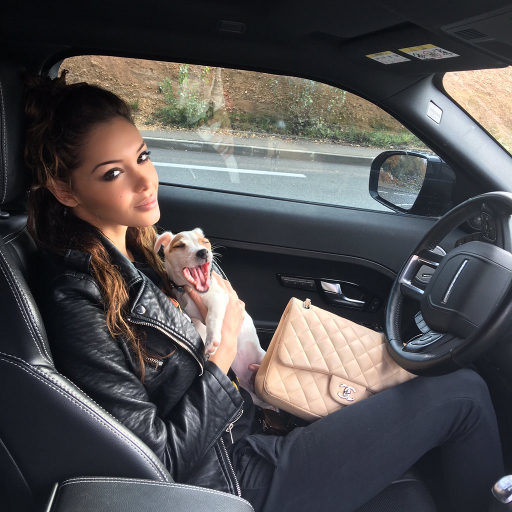 Nabilla's tweet photo. Ma petite Vie https://t.co/vnR3rxS0hq