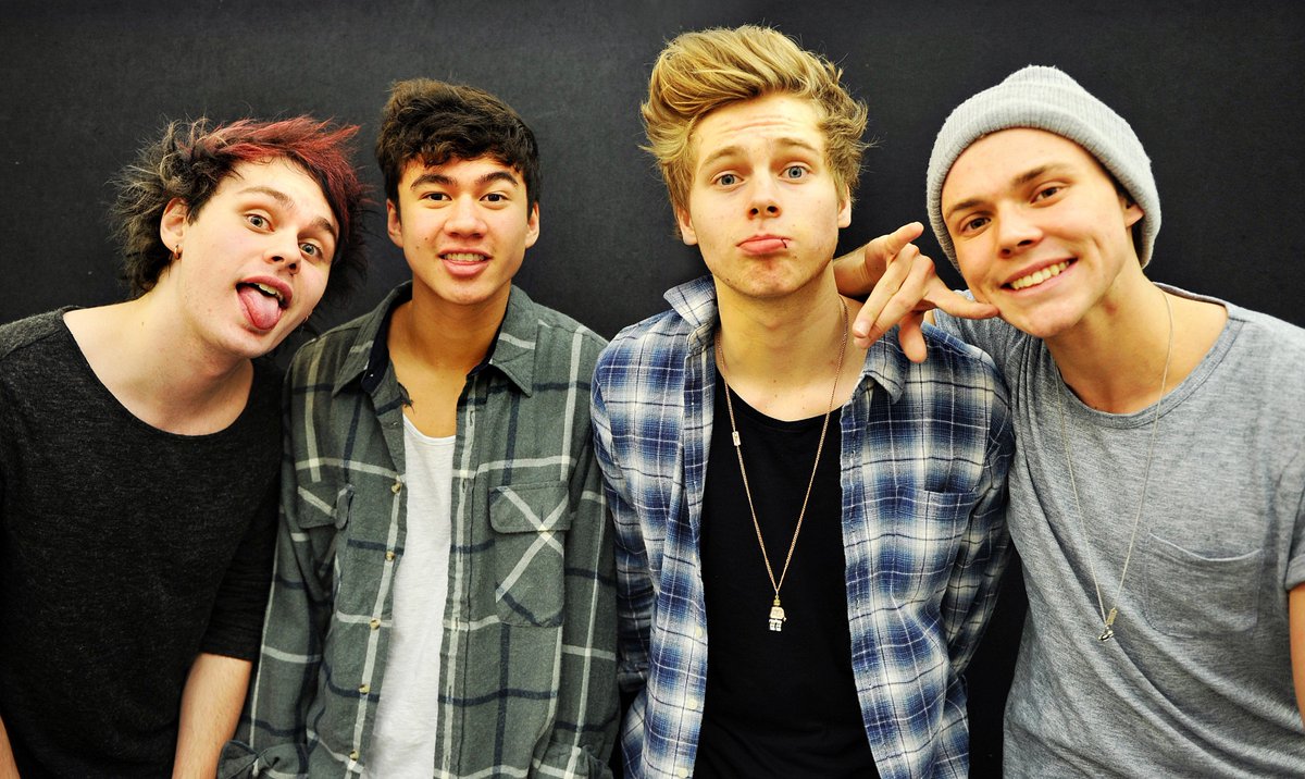Empress20023's tweet photo. #AMAs5SOS https://t.co/PpXNq2Oevm