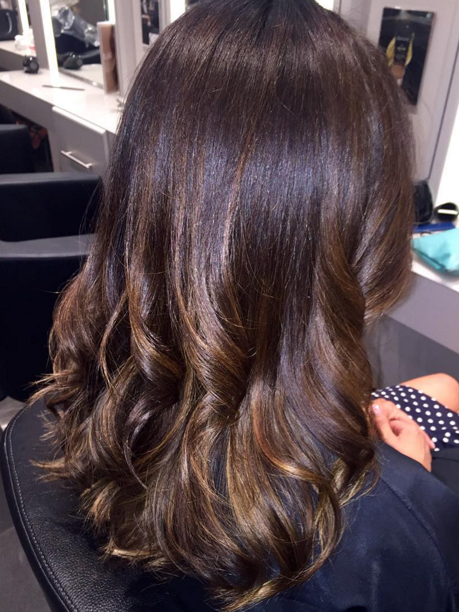 KennadysSalon's tweet photo. Stunning work by @emilypatient! Sun kissed balayage curled with large @cloudninec9 irons. https://t.co/3KY6RXPf1q https://t.co/HTmAXQ2HQz