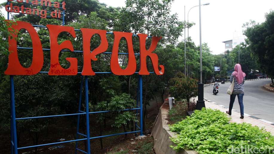 Heboh Bau Gas di Jalanan Depok, Petugas Pemadam Siaga de.tk/VWgvTM