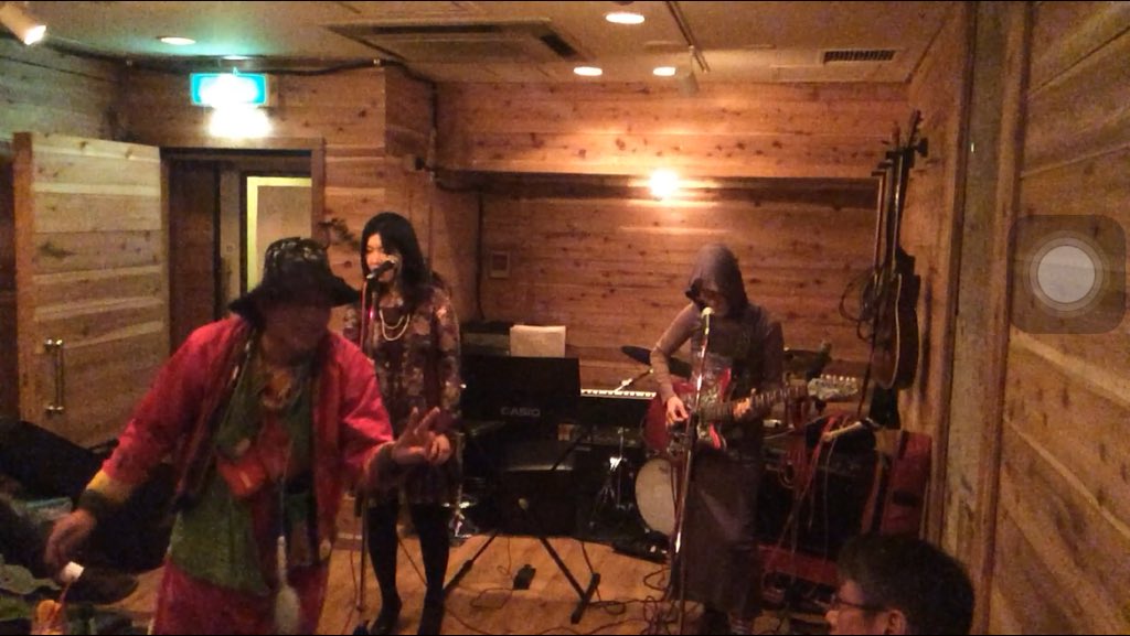 「鍋底の刀」。広島の「帯刀系」(?)アーティスト・ドドコさん歓迎、なべ虹魚さん企画。 「鍋底の刀」。広島の「帯刀系」(?)アーティスト・ドドコさん歓迎、なべ虹魚さん企画。