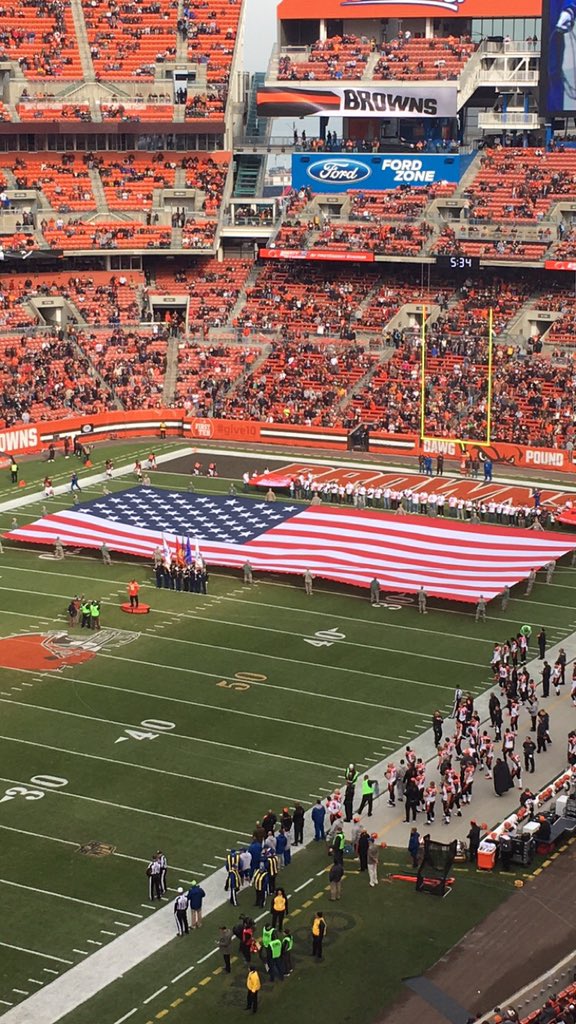 bsnydder33's tweet photo. God bless America! #BattleOfOhio #CINvsCLE https://t.co/cREQR4s4jv