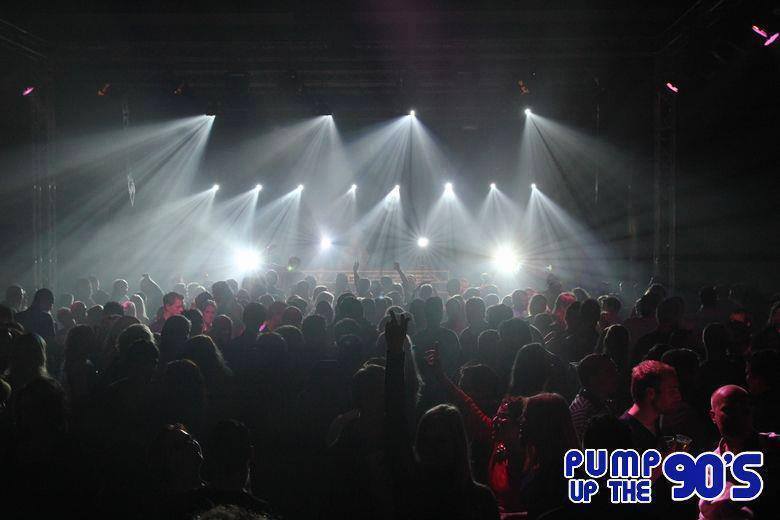 Put90s's tweet photo. Ook voor deze editie hebben wij genoeg licht besteld om De Meenthe weer om te toveren tot een te gekke feestlocatie! https://t.co/NPv0lgIxxh