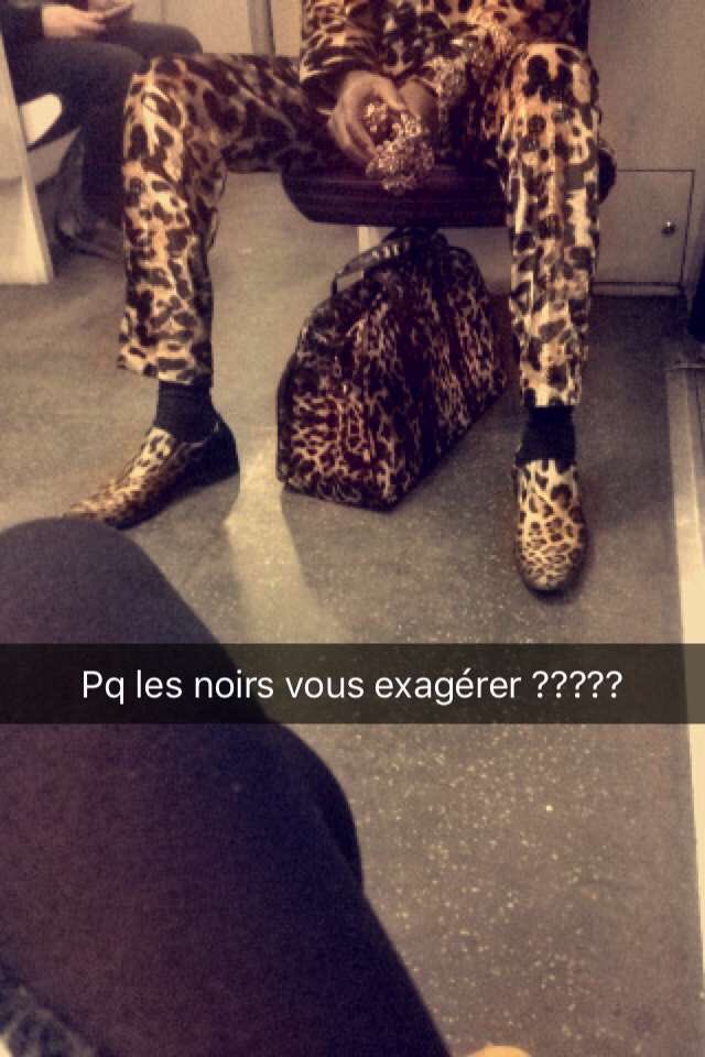 Sosoltn's tweet photo. Donc à 9h du mat à Champs-Élysée Clémenceau j'attend le métro pour voir un léopard se balader donc?🙄😂😂😂 https://t.co/moe2TiOmLV