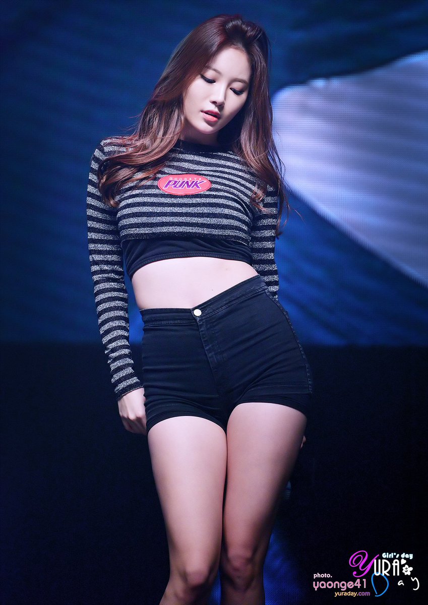everyday_yura's tweet photo. [15.12.05] 영웅의 군단 콘서트 #걸스데이 #유라(@Girls_Day_Yura) 직찍 Blog posting https://t.co/leRUhaj5gN  1차 by 야옹이41 https://t.co/6wnfxKZvTE