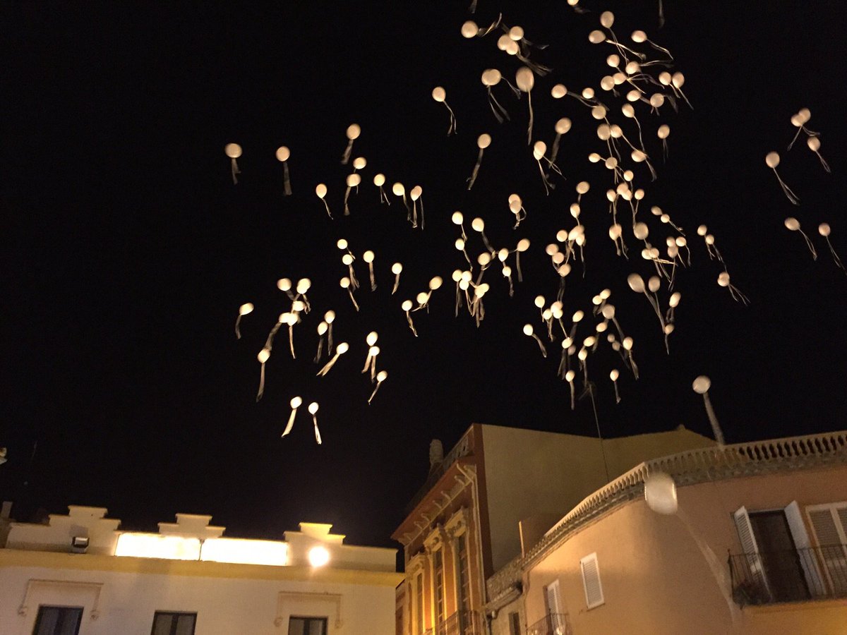 AjBegur's tweet photo. El moment+màgic d la tarda, l'enlairament de globus a la Plaça d l'Esglèsia per @la_marato de @tv3cat 
#lamaratotv3 https://t.co/0cewgsveJT