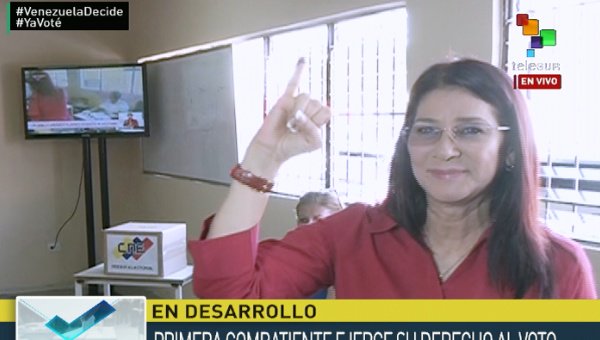 teleSURtv's tweet photo. Cilia Flores: el CNE transmitirá la voluntad del pueblo https://t.co/iQyKs7X5NB #VenezuelaDecide https://t.co/wvbje4f4ES