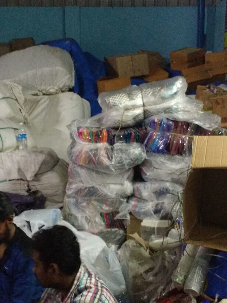 WAY_Foundation's tweet photo. Noble hearts in volunteering @Cuddalore. Thanks all donors and ground crew. #humanity#CuddaloreRainHelps https://t.co/LiiHtEtI3q