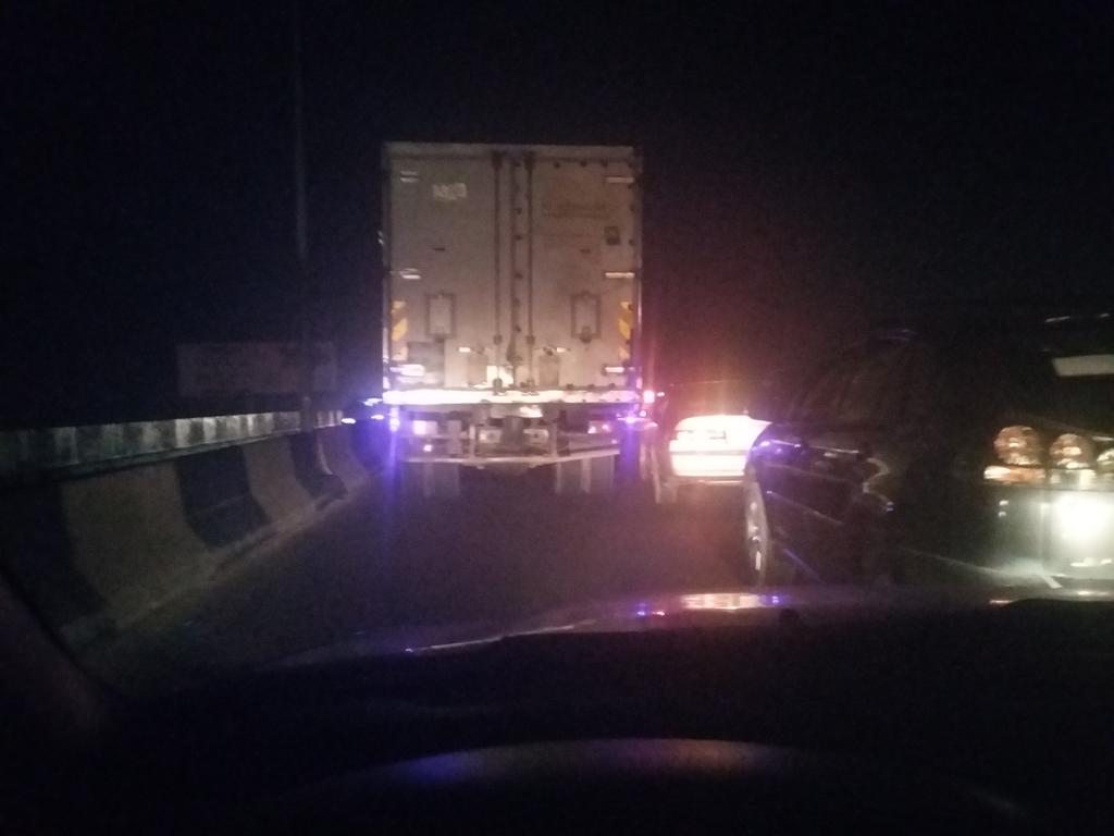 TheNerveAfrica's tweet image. [19:17] Traffic on GU Ake Rd caused by broken Truck on Eliozu bridge.Traffic from OPM towards the bridge #TrafficMap