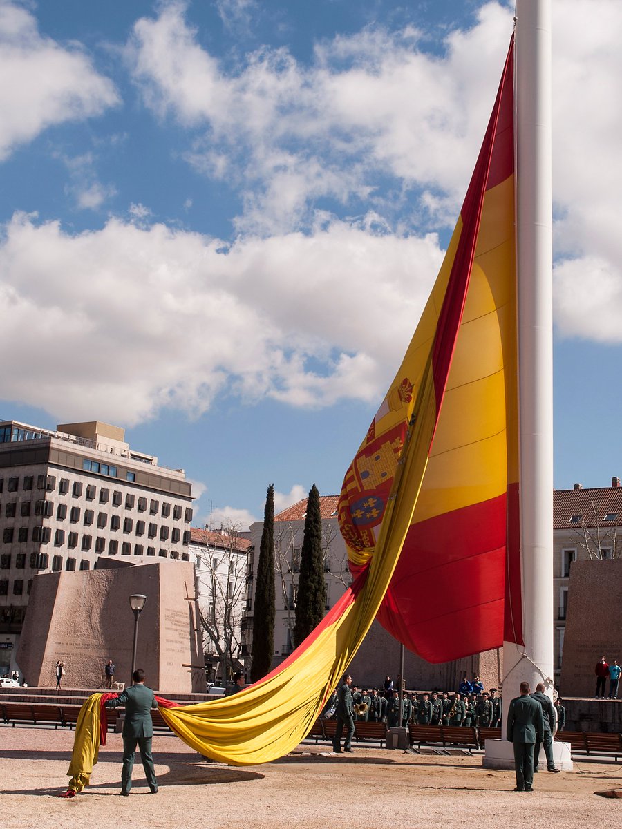 guardiacivil's tweet photo. Hoy es un gran día

Celebra con nosotros el #DíaDeLaConstitución https://t.co/moBb2819r6