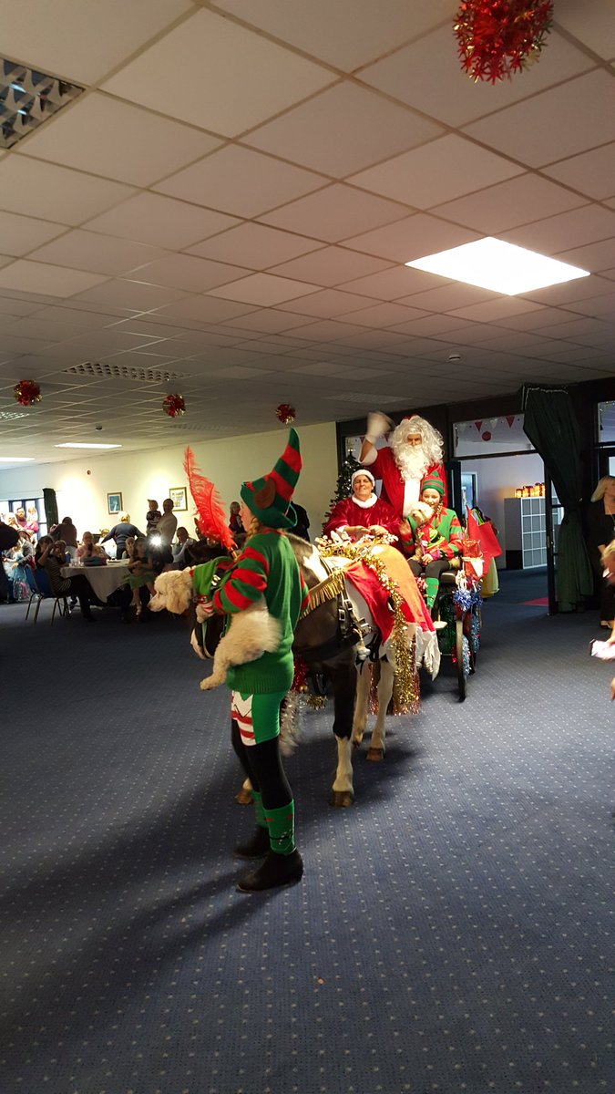 Look who's come to visit at the Knowhow children's Xmas party! <a href="/DixonsCarphone/">XDixonscarphoneX</a>