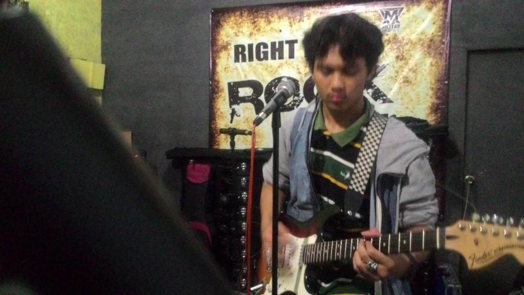 nomajorlabel's tweet photo. BRIDLED MIND dari @HatBlues sebagai persembahan terakhir di #JAMMINGGoesToStudio bareng @HBFISIPUB
Sukses! https://t.co/R9ZSgeBtd7