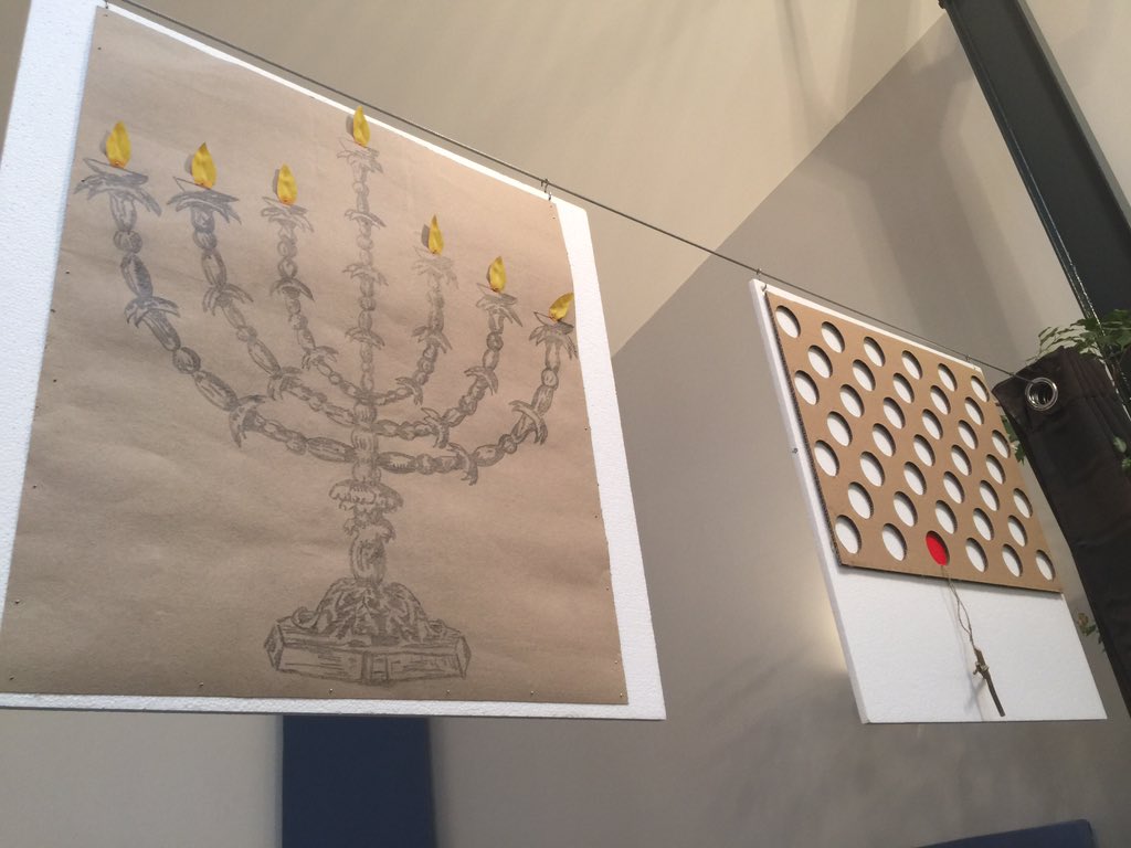 jlgadreau's tweet photo. Une déco de noël qui prend forme pdt l'avent... Jésus Messie, Sacrificateur... Roi et Prophète à venir... #EPB86 https://t.co/2V61amm2IP