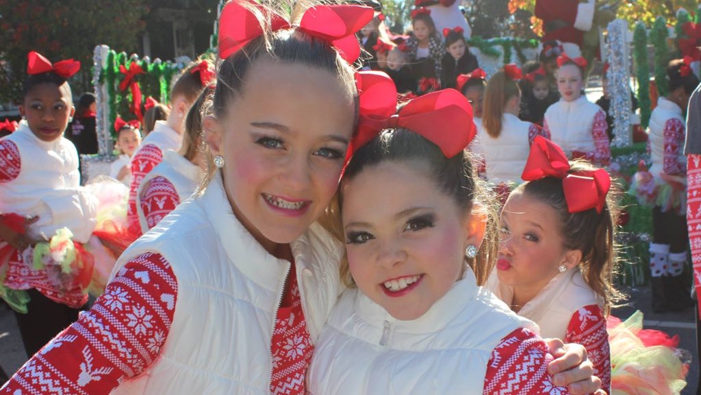 southernstrutt1's tweet photo. Carolina Carillon Parade https://t.co/alWKk7plh5