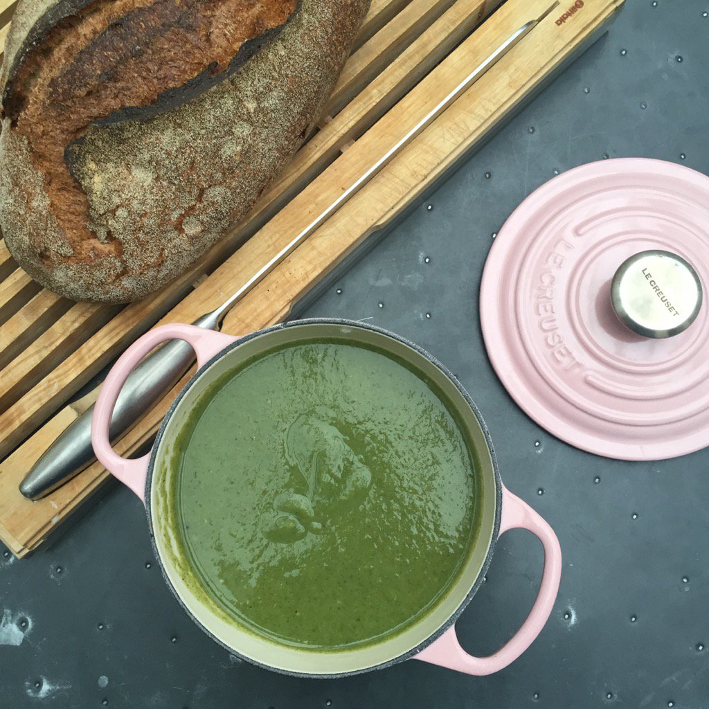 Nigella_Lawson's tweet photo. Home from my Irish jaunt, and Spiced Parsnip and Spinach Soup with sourdough bread for lunch! https://t.co/HSQzhYygey