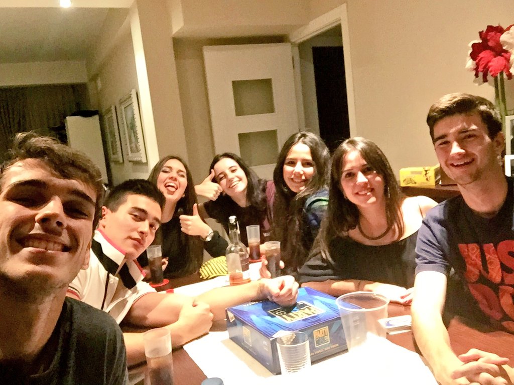 MarriaGonssalez's tweet photo. Por la buena unión de la ETSIT
#independenchia #telecosteníanqueser #biosss #Pacojasiemprepresente  @TelecoCotilleo https://t.co/R1jfViZIY9