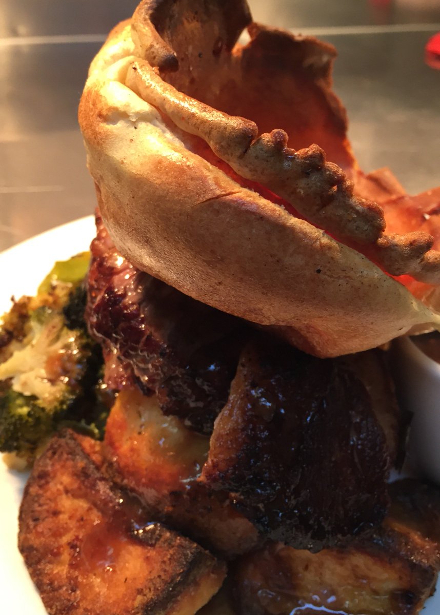 grange_pub's tweet photo. Did you know there's a little lamb season on right now? One of today's delicious Sunday roasts! https://t.co/2bV5eijOQI
