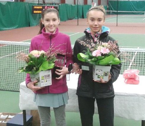 Championne de France d hiver 2015 (U13 -saison 2016) !!! Merci à mes parents, coachs, et equipementier  TECNIFIBRE !