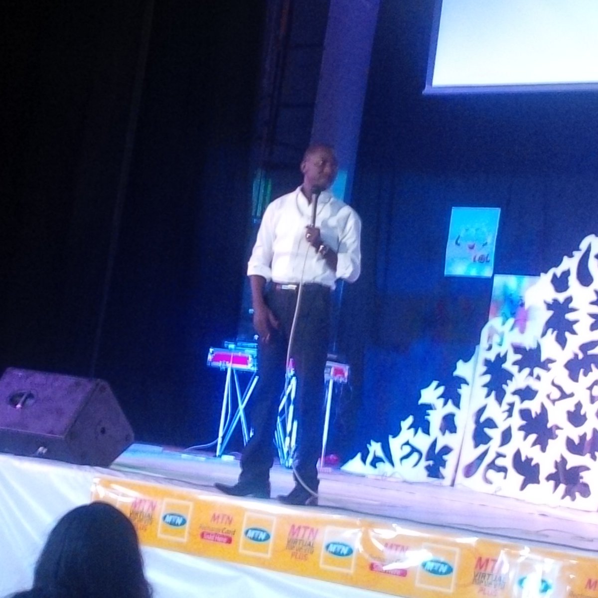 Buqi4real's tweet image. @sweeteststeve #Lafftaunplugged happening now #Live @AdegbemileAkure fun all the way @djkaykang @Orange945FM