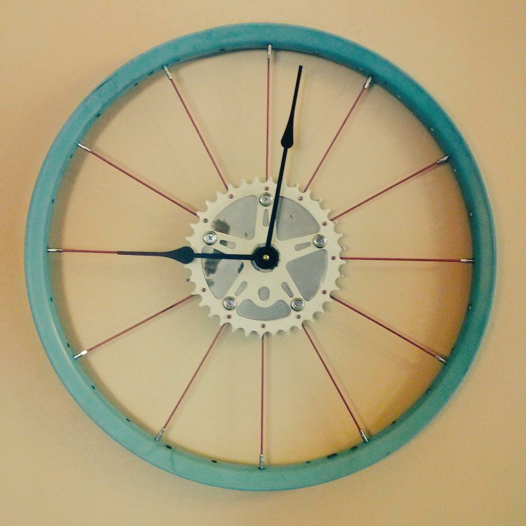 RideOnUpCyclery's tweet photo. @pedalchic this #bicycleclock would be perfect in your shop! #RideOnUpCyclery https://t.co/uOVYlzL7nV