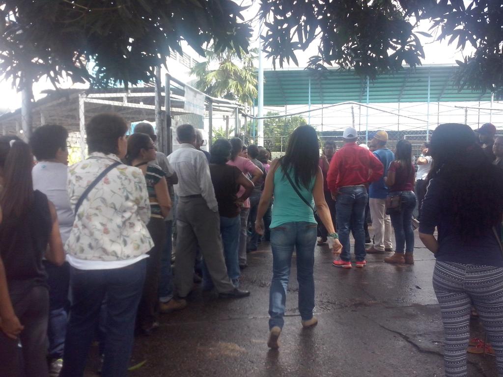 MonagasPatriota's tweet photo. #Ahora U.E. Mila de la Roca en total normalidad #Victoria2015 #Parlamentarias2015 #Maturin #Monagas @yelitzePSUV_ https://t.co/NKeQbuQoPC