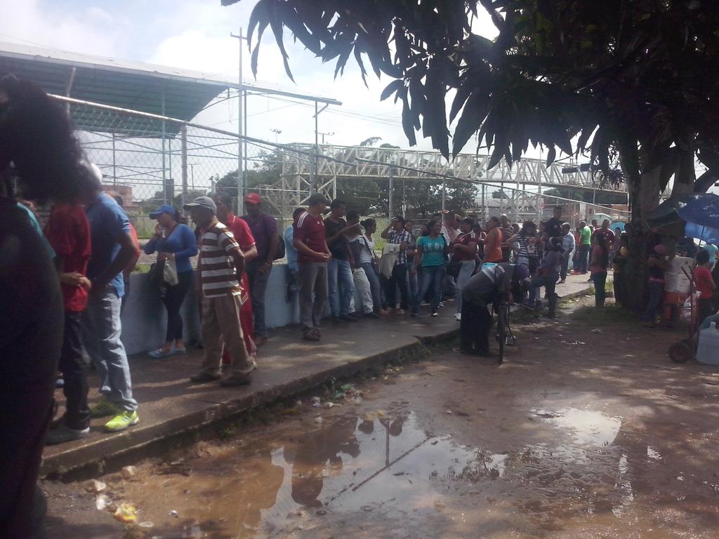 MonagasPatriota's tweet photo. #Ahora U.E. Mila de la Roca en total normalidad #Victoria2015 #Parlamentarias2015 #Maturin #Monagas @yelitzePSUV_ https://t.co/NKeQbuQoPC