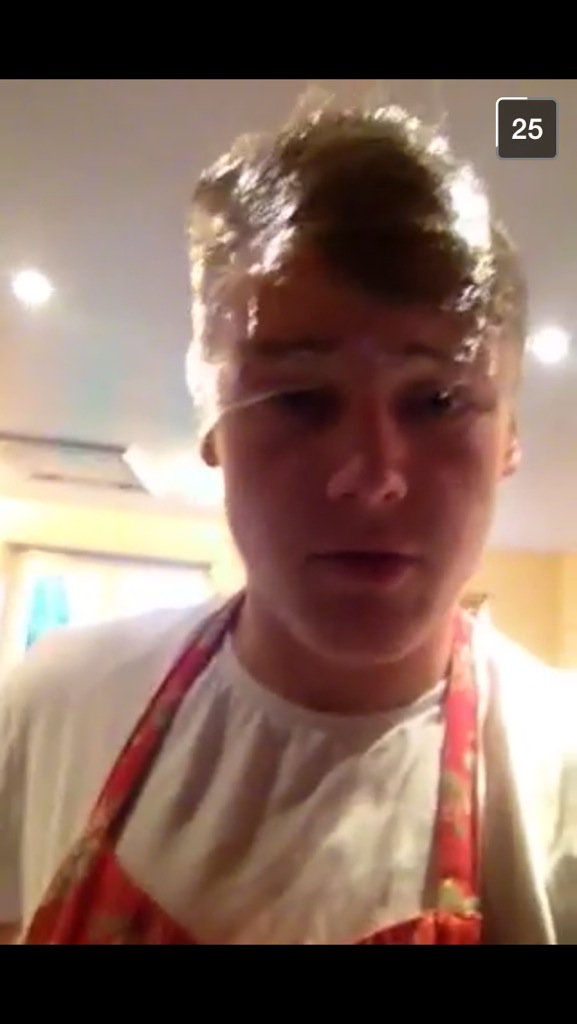 livvvmonster's tweet photo. Witnessing @__mckie__ with cling film round his head made my day #cheekyscreenshot #notsorry https://t.co/WDfheEW3UP