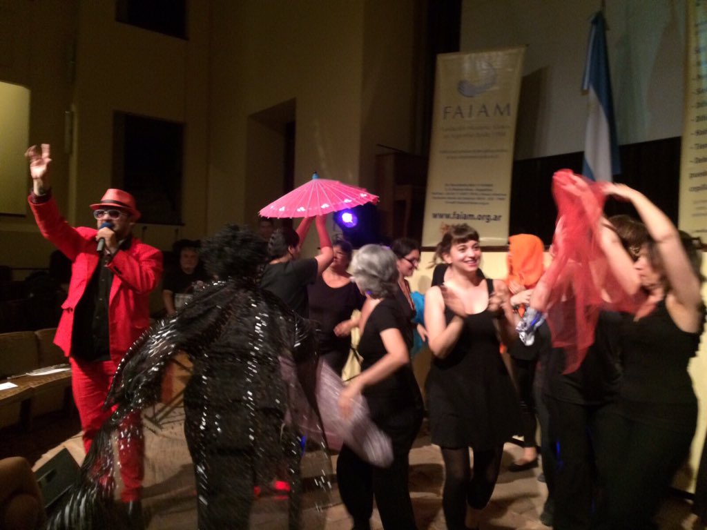 El Jueves pasado llevamos la fiesta a #LaManzanaDeLasLuces ... Y esto fue lo que pasó!
#TangoPartyEnVivo!!!