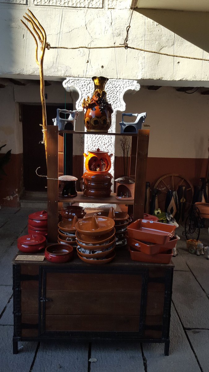 TeresaNaharro's tweet photo. Mañana intensa en el Mercado de Santo Domingo 🎁🎀🎄 https://t.co/cMXvCgSlQQ