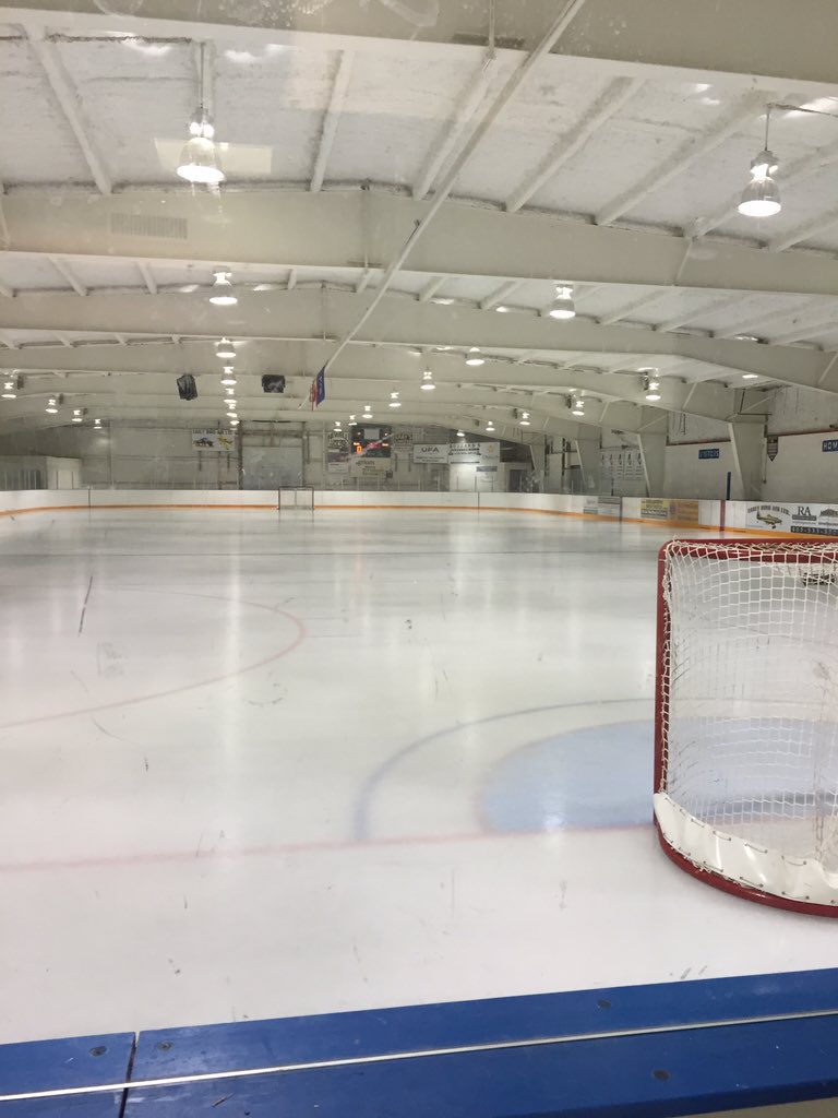 Kellykuntzyqr's tweet photo. Anticipation for the #radioactive girls to play their next game VS #strathmore! #goRAgo #ringette #U19 https://t.co/gj45llFNRf