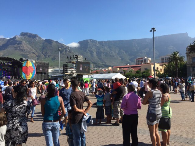KevinJohnBrandt's tweet photo. Festival of lights ! #GrandParade #Festive2015 #WeLoveAfrica @CityofCT @ANN7tv @meghanhector https://t.co/6v05vJzXE9