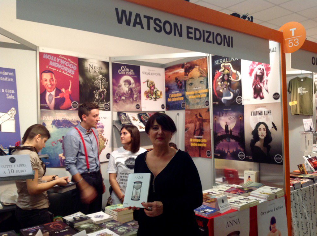 mariadicuonzo1's tweet photo. Incontro @SedCetta  con il suo #Anna allo stand di  @WatsonEdizioni 

Tanti autori 
Tanta allegria https://t.co/BWl7IbWtmP