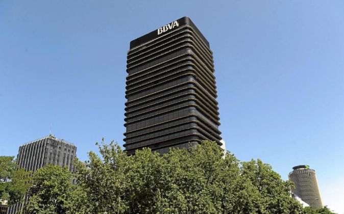 expansioncom's tweet photo. OHL se adjudica la rehabilitación de la antigua sede de BBVA en Madrid por 14 millones https://t.co/Oa1U7kV9kZ https://t.co/AfecBhEzRu