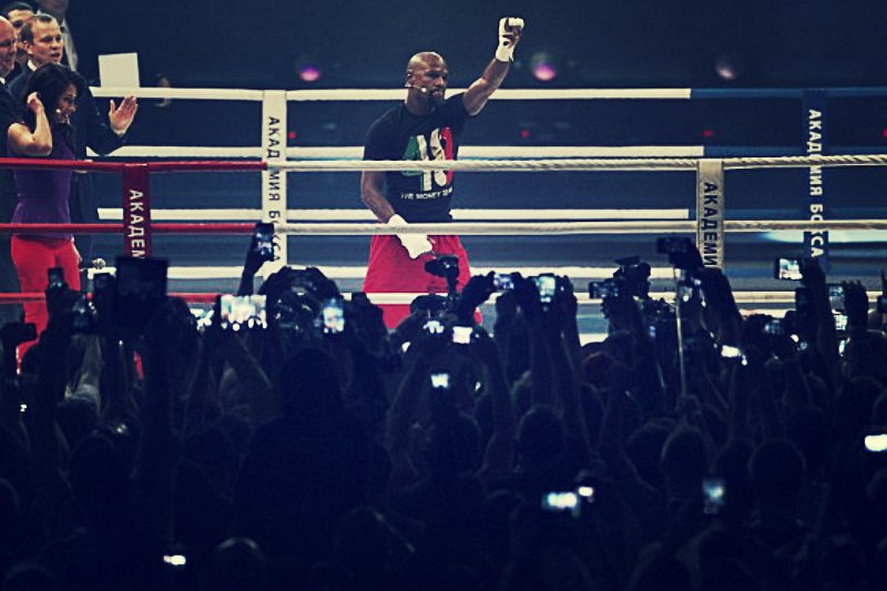 IzquierdazoBox's tweet photo. Mayweather viajó a Rusia y su sesión de entrenamiento alcanzó un Record Guinness https://t.co/OPGb4mxhcp https://t.co/hBGvrUH1cr