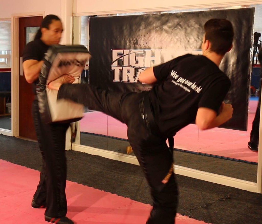 fightertraining's tweet image. Drilling power side kicks #fightertraining #kickboxing