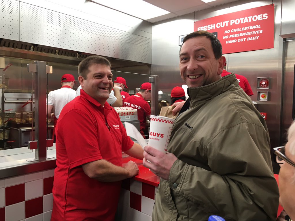 geds650's tweet photo. @FiveGuysNI Thank U Five Guys for our free burgers today! Best 🍔 in the world👍 Welcome to Belfast!! 😃😃
#fiveguysni https://t.co/acJ7mxol7i
