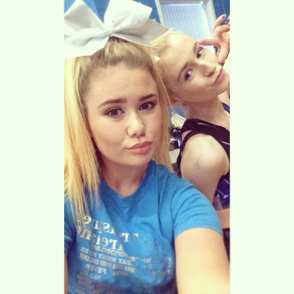 Meg_Kearneyx's tweet photo. My fave 👭✨💙 #LadyG's #SFArmy #ShowOff https://t.co/RpsOkSH6NA