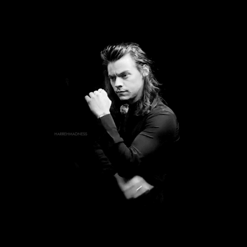 harryygorgeous's tweet photo. fifty shades of grey or just harry styles? #MTVStars One Direction https://t.co/zLNtrqTQc9