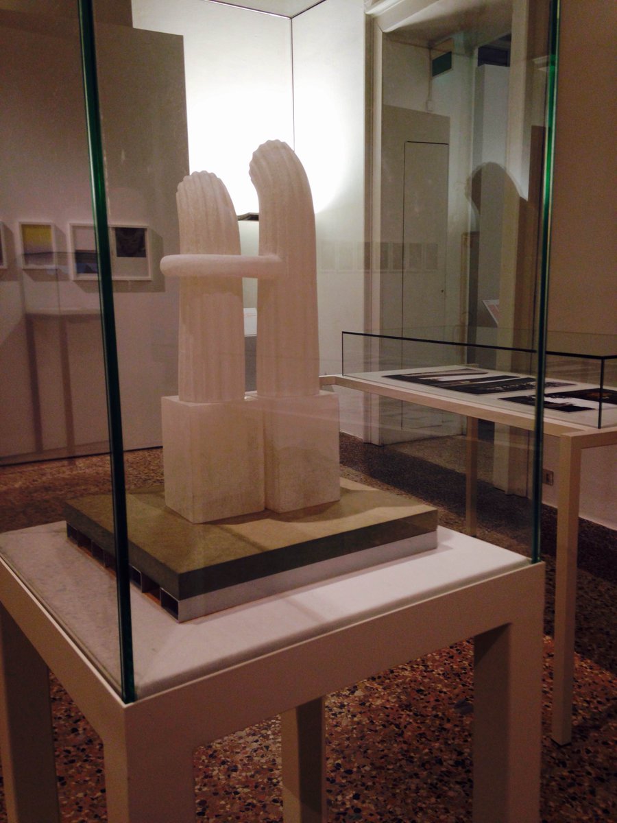 ArtLineMilano's tweet photo. #OrnaghiePrestinari per #ArtLineMilano in mostra a #PalazzoReale @culturamilano @OP121186 #architettura #colonne https://t.co/fzCrRRvYft