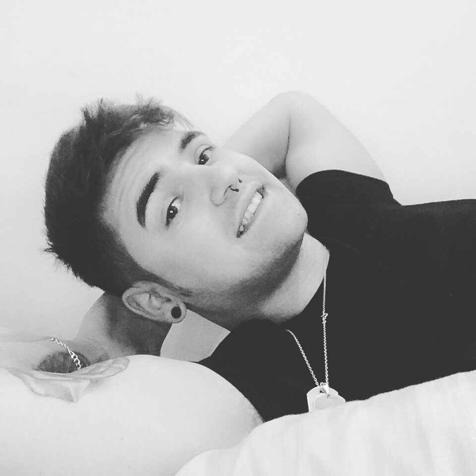 OfficialCritika's tweet photo. 🌚 https://t.co/FQOdYQVA8M