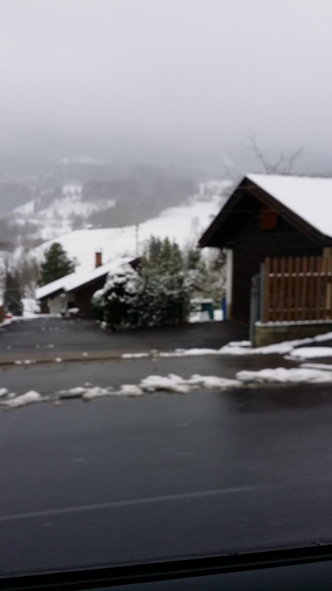 في كل 
صباح ثلوج 
 #البرد_بكلمتين