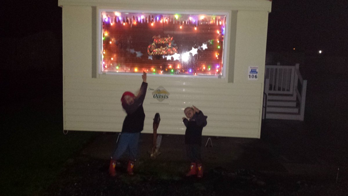 ArnottsTim's tweet image. @Parkdean @pdtroupers caravan all festive #pendine2015