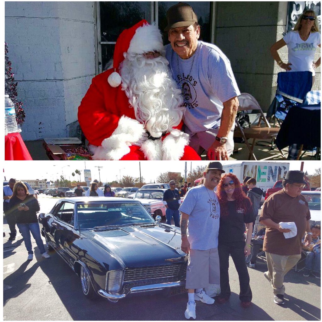 Here at the #SanFernandoCarShow with Santa Clause and my sister Dyhan! https://t.co/dLSJLRnszU